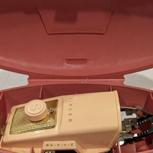 Vintage Singer Handheld Buttonholer in Pink Case – Retro Sewing Collectible